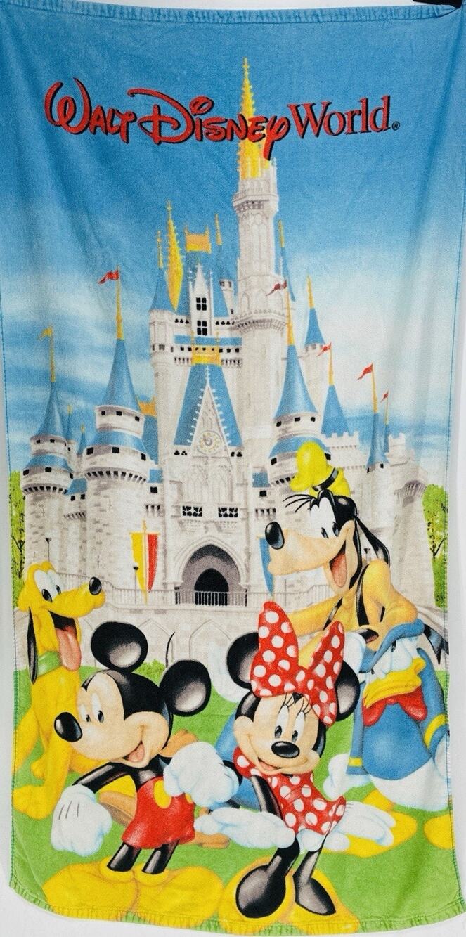 Disneyland WALT DISNEY WORLD Beach Bath Towel Characters w/ Castle